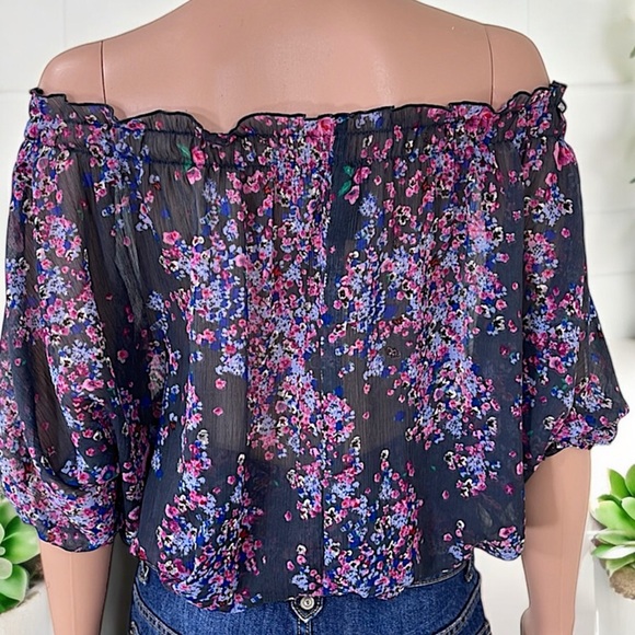 Fire Los Angeles Floral Crepe Sheer Cold-Shoulder Peasant Top - Picture 9 of 16